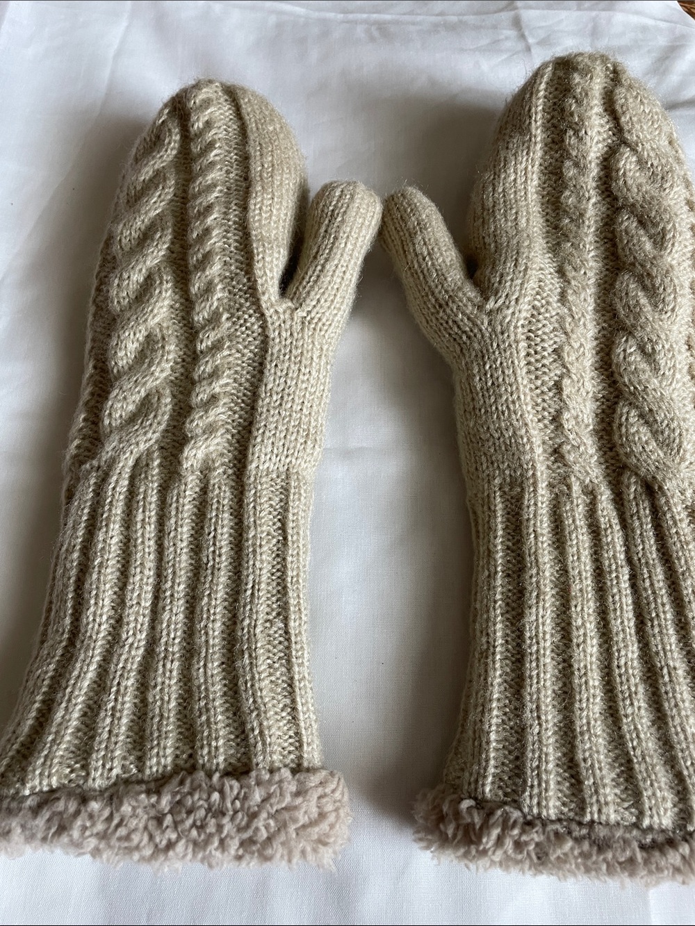 Cozy Cable-Knit Mittens in Beige
